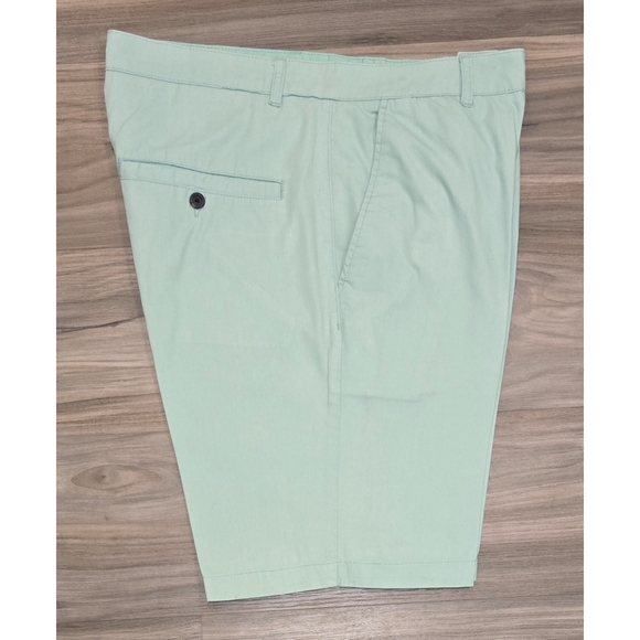 Refreshing Green H&M Tailored Shorts – Perfect for Summer Casual Wear! - Picture 1 of 8